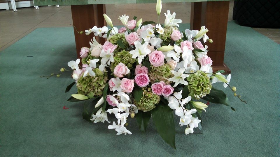 Treasured Friends – Roger Beck Florist